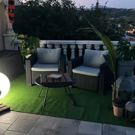 Chambre Amandier Bed & Breakfast *